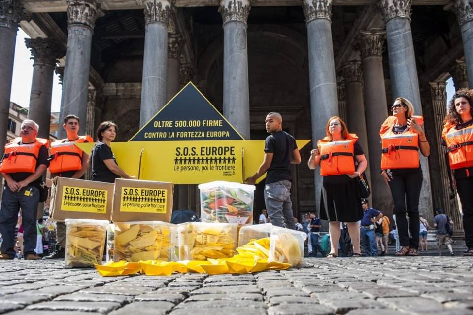 50.000  firme e 1700 barchette di carta per Renzi