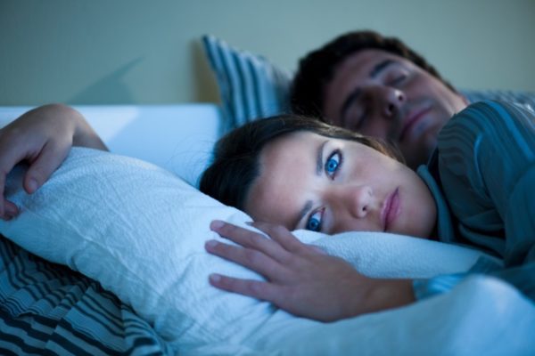 Cambiando letto si dorme male? La colpa è del cervello