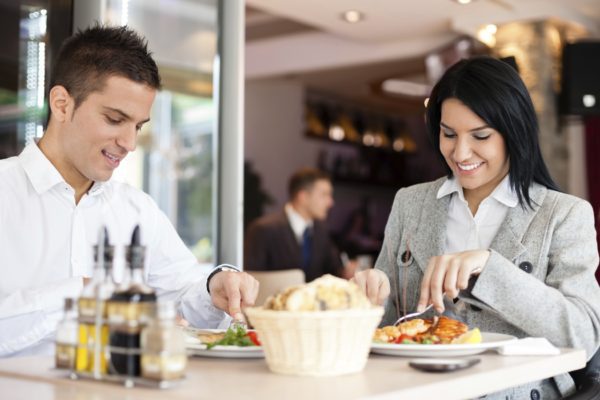 Cinque regole per ricaricarsi durante la pausa pranzo