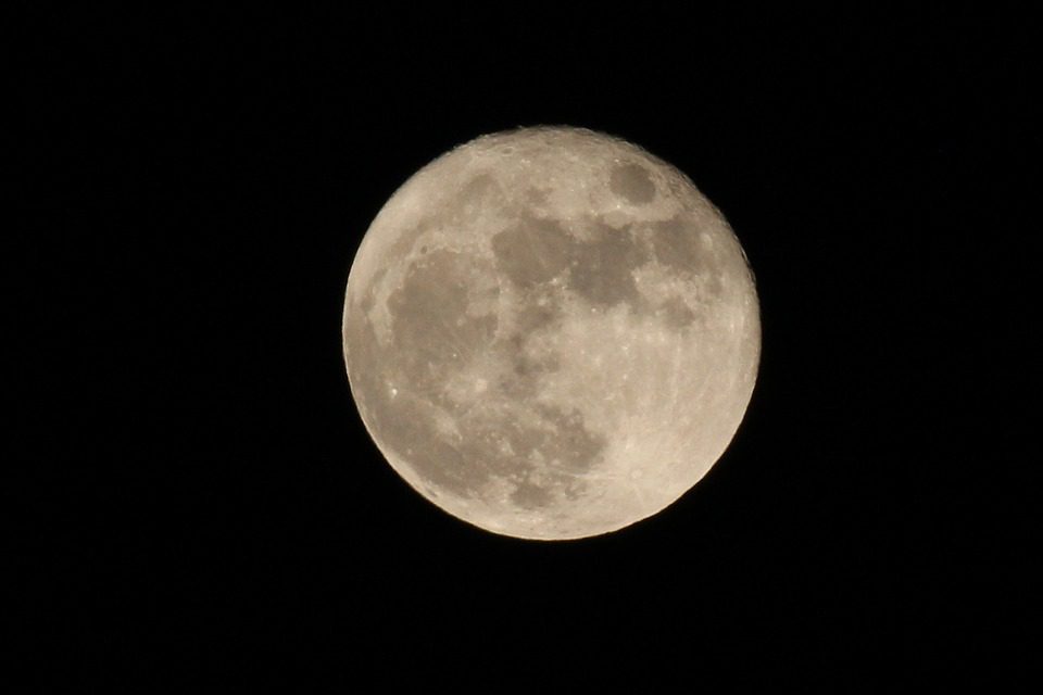 Da dove viene la Luna?