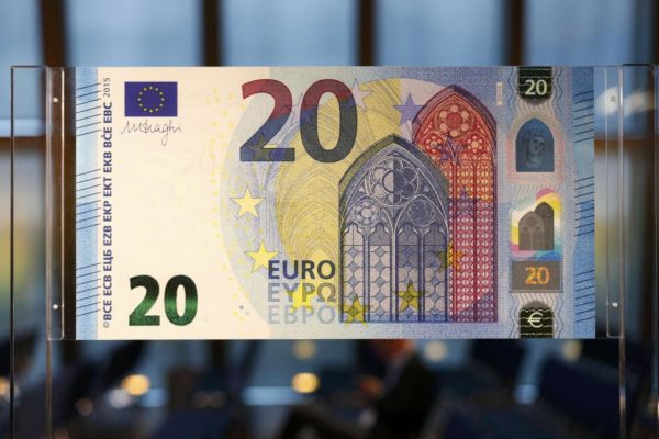 Debutta la nuova banconota da 20 euro