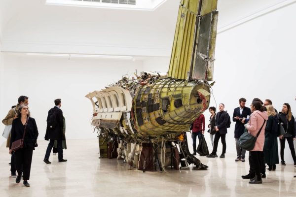 “Flight”di Roman StaÅ„czak alla Biennale di Venezia