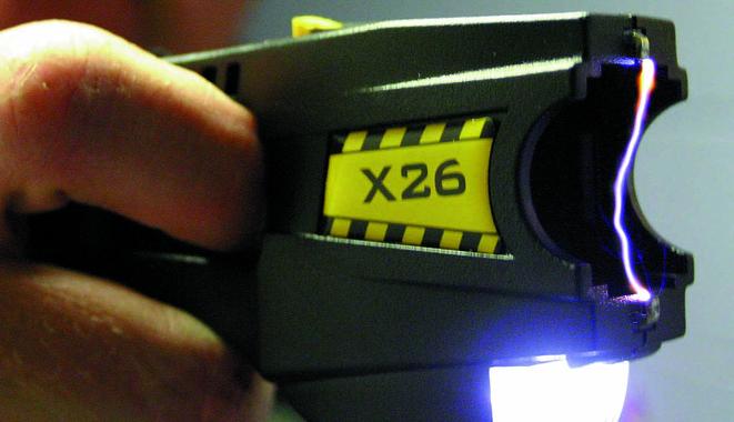 GB: è polemica per l'uso dei taser contro i bambini