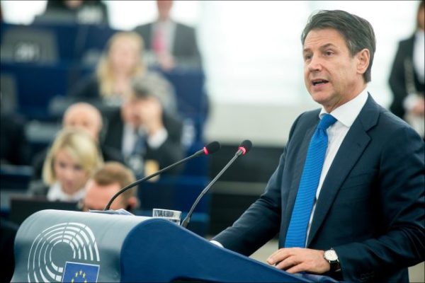 Giuseppe Conte: il presidente del Consiglio eroe degli italiani?