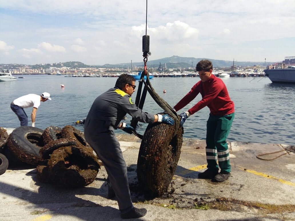 I raccolti sui fondali di Nisida