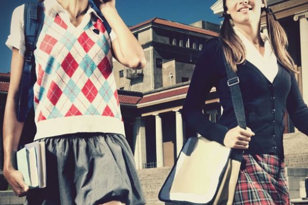 Il dress code approda a scuola. Cosa indossare fra i banchi