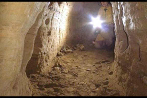 IL MISTERO DEI TUNNEL DELL'ETA' DELLA PIETRA