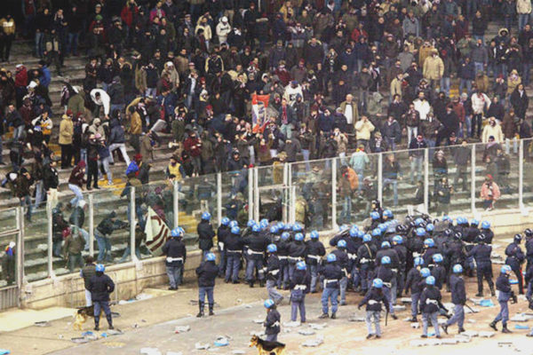 IN ITALIA NON SI FA LA GUERRA MA SI VA ALLO STADIO