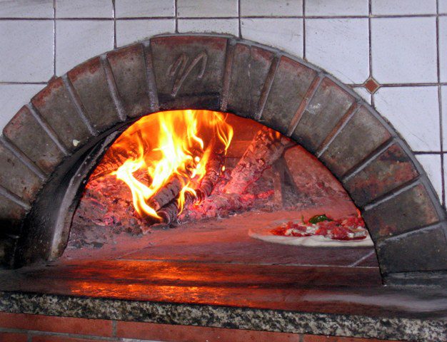 L'arte del "Pizzaiuolo" napoletano patrimonio dell'umanità