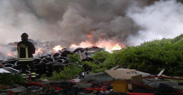 La querelle 'Terra dei Fuochi e luci di Salerno': botta e risposta