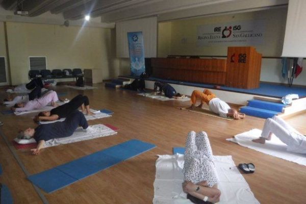 Lezioni di yoga per i pazienti del Regina Elena