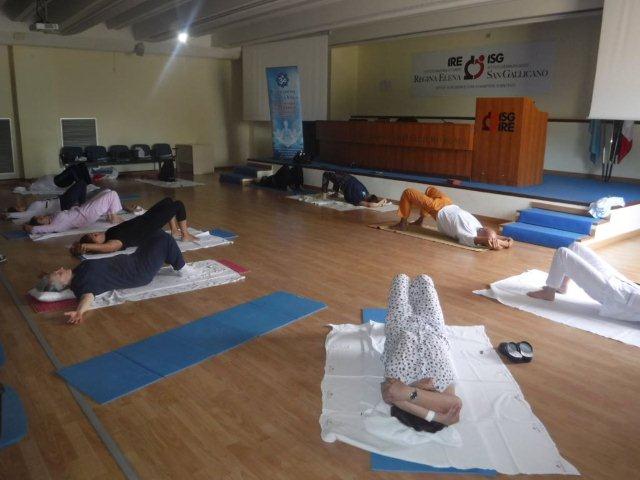 Lezioni di yoga per i pazienti del Regina Elena