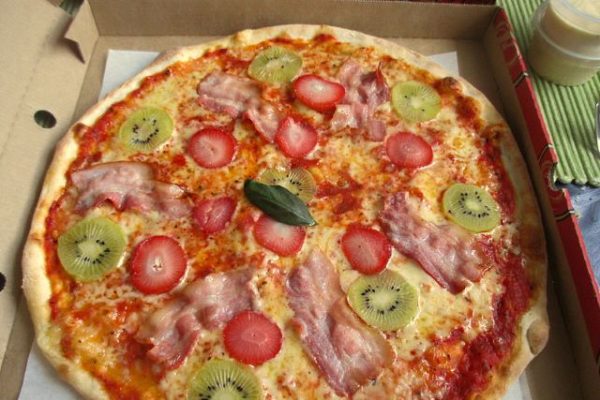 Pizza al kiwi: l'ultima innovazione o oltraggio al gusto?