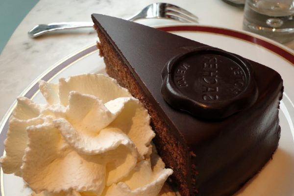 Sacher: la torta più austera della storia