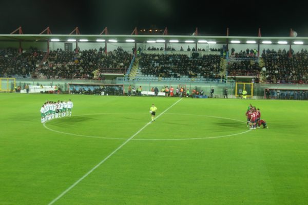 Sfida calda all'Ezio Scida: Il Crotone ospita il Palermo