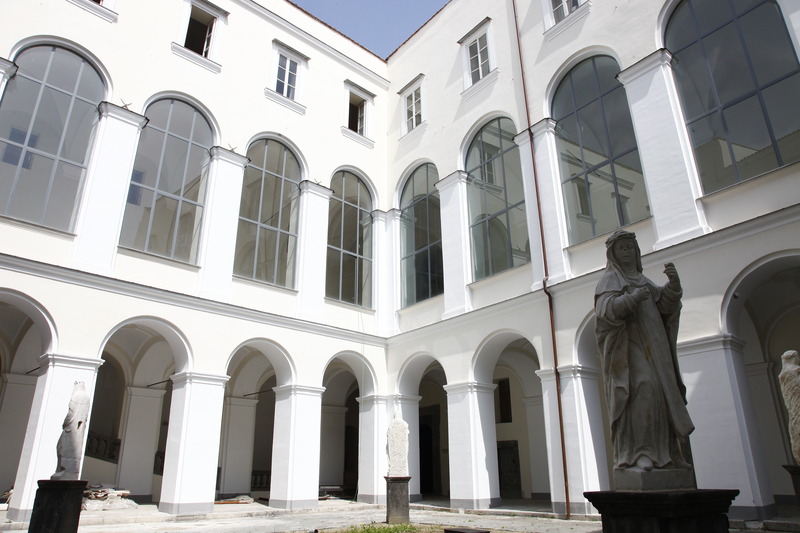 Napoli: San Domenico_Piazza d'arti