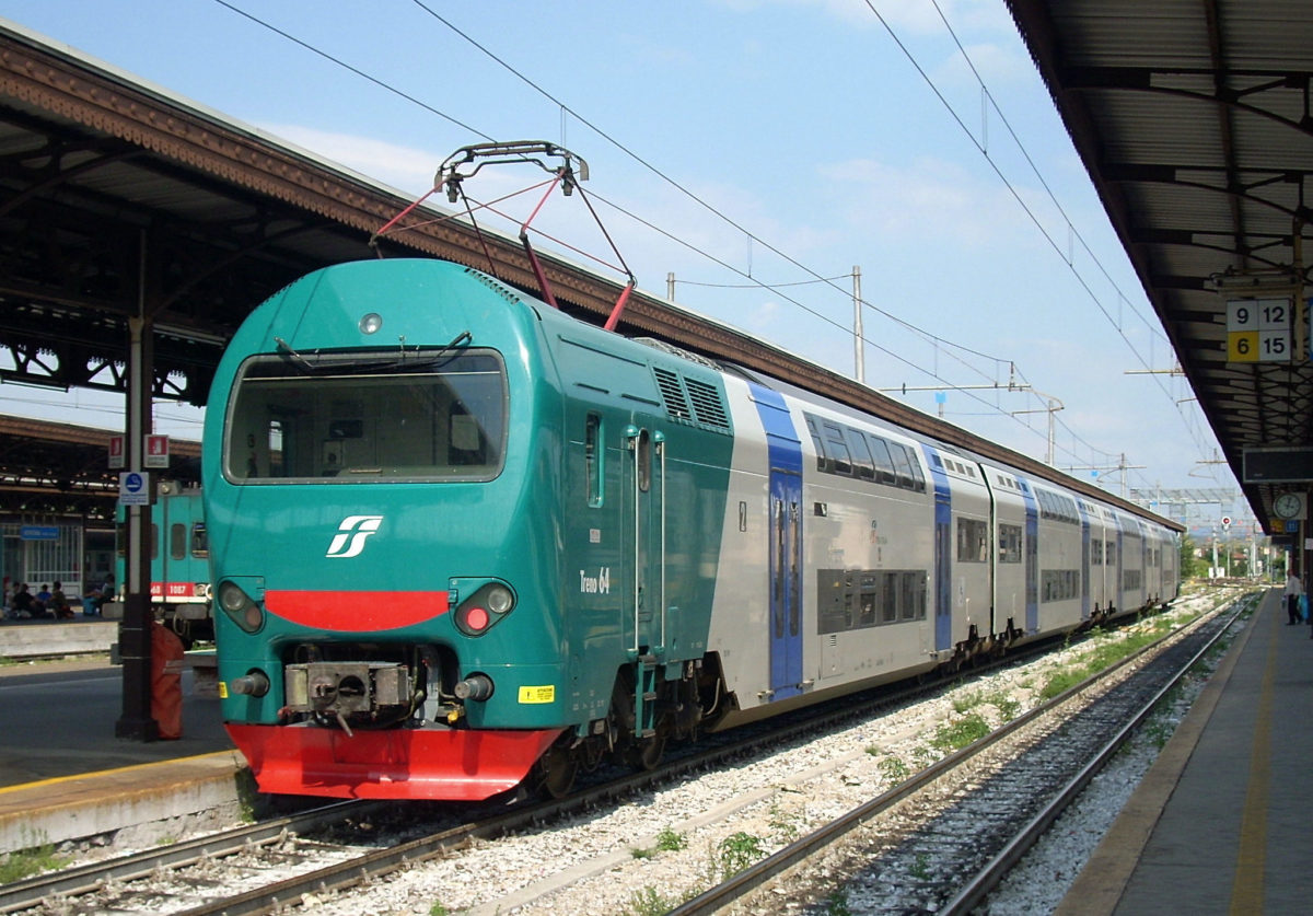 Il ministro Speranza e il distanziamento sui treni