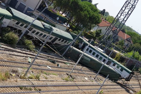 deragliamento treno trenord carnate