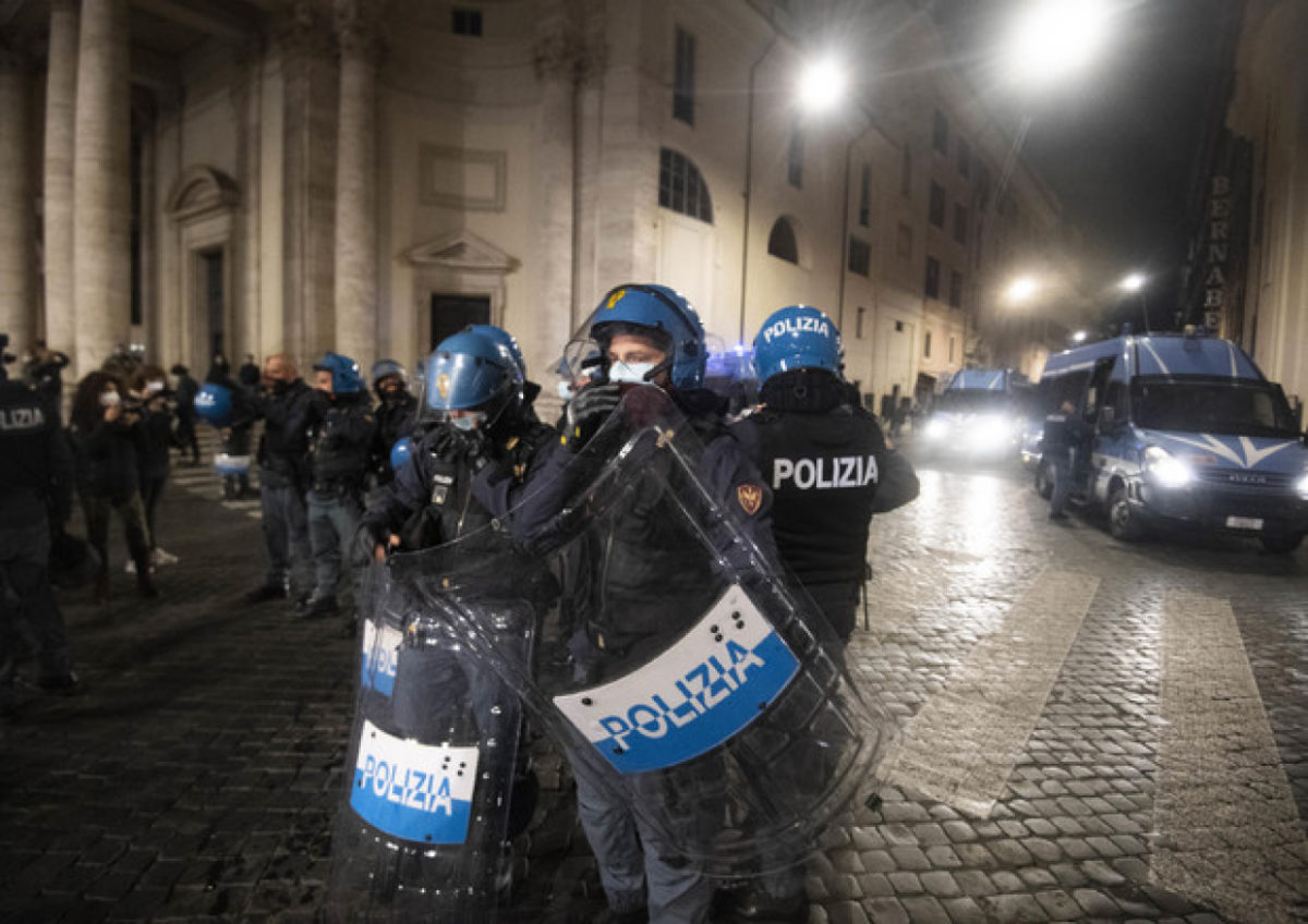 proteste violente napoli roma