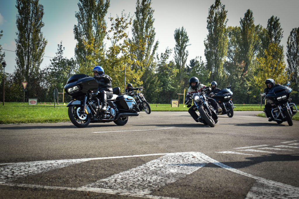 BikerX lancia la "Custom Riders School", guida sicura in Italia e moto custom