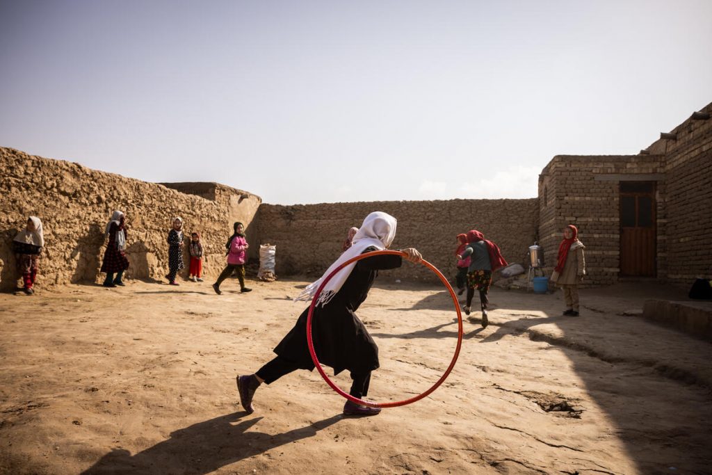 Afghanistan: oltre un milione di bambini mandati a lavorare a causa del crollo dei redditi negli ultimi sei mesi