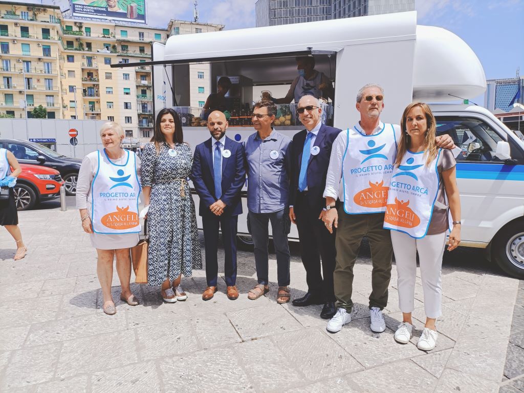 Progetto Arca: la Cucina mobile-Food truck arriva a Napoli