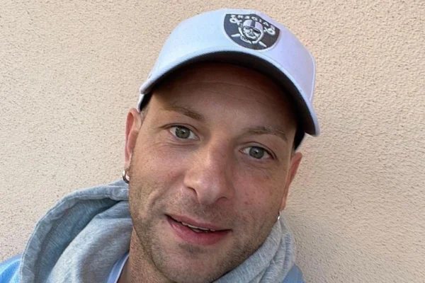 Clementino si mette a nudo in una intervista esclusiva su Sbircia la Notizia Magazine