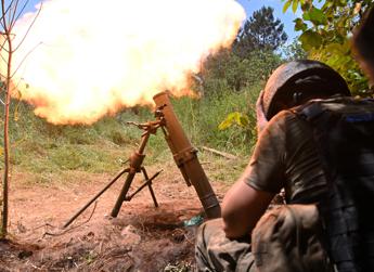 Ucraina attacca Kursk ma Russia avanza nel Donetsk, Zelensky ammette: "Situazione difficile a est"