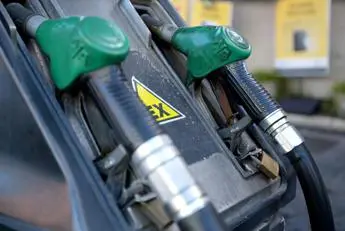 Carburante, prezzo benzina e gasolio oggi in Italia: prosegue calo