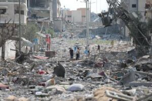 Gaza, storia di Somaya incinta e sfollata: "Beviamo acqua di mare, dove partorirò?"