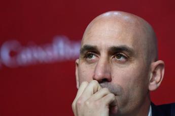 Rubiales e il bacio alla Hermoso, dalla Fifa arriva la squalifica per tre anni