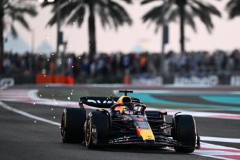 F1 Gp Abu Dhabi, Verstappen vince ultimo atto: secondo Leclerc