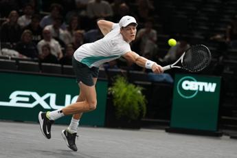 Sinner agli ottavi di Atp Parigi-Bercy, oggi contro De Minaur