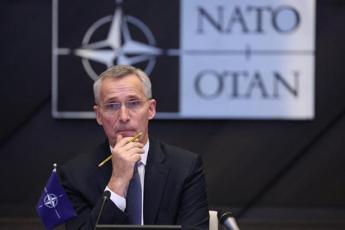 Ucraina-Russia, Stoltenberg: "Kiev decida se fare compromessi"