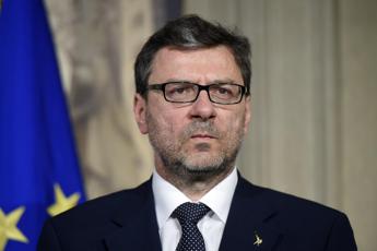 Poste, Giorgetti in visita a sede centrale a Roma