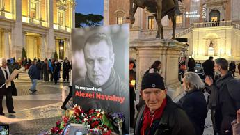 Navalny, fiaccolata in Campidoglio: contestata la Lega al grido di "vergogna, via via"