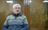 Russia, Oleg Orlov condannato a due anni e sei mesi di colonia penale