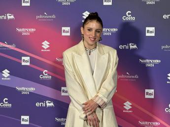 Sanremo 2024, Angelina Mango e la canzone speciale: "Omaggio elegante a papà"