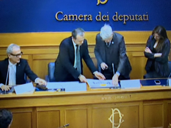 Europee, firmata intesa tra C. De Luca ed ex ministro Castelli, con "benedizione" Bossi