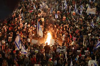 Ostaggi Hamas, Netanyahu al centro delle proteste: "Si dimetta"