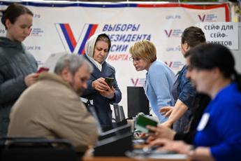 Russia, secondo giorno di presidenziali. Kiev rivendica: "Violato sistema di voto elettronico"