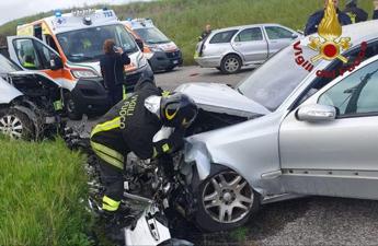 Scontro tra tre auto sulla Pontina Vecchia: morta una bimba di 8 anni