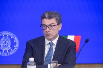 Ita-Lufthansa, ira di Giorgetti: "Non cediamo a ricatti"