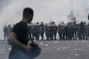 Argentina, scontri a Buenos Aires in manifestazione contro riforme Milei