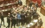 Autonomia, caos alla Camera: "Pugni in testa a deputato M5S Donno"