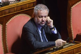 Borghi insiste: "Mattarella? Ormai dogma dell'infallibilità come per il Papa"