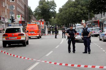Euro 2024, allarme ad Amburgo prima della partita: polizia spara a uomo con ascia e molotov