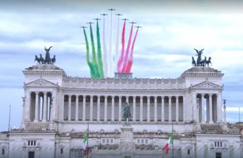 Festa della Repubblica, Mattarella ha reso omaggio all’Altare della Patria: ora la parata