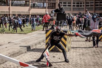 Kenya nel caos, assalto al Parlamento: morti e feriti