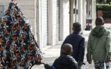 Migranti, diminuiscono gli ingressi in Italia: -11,6% i permanenti nel 2023